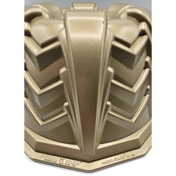 Marquee Bundt Cake Pan 10 Cups Geometric Non Stick Williams Sonoma Nordic Ware - Picture 8 of 12